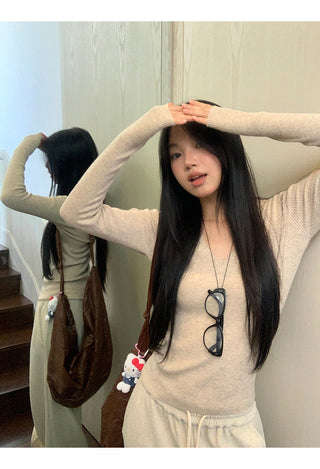 black V-neck sweater 01