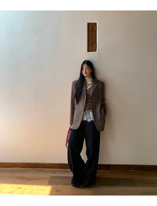 black V-neck sweater 01