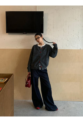 gray knitted cardigan