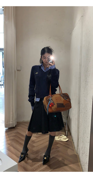 blue knitted bottoming shirt