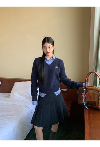 blue knitted bottoming shirt