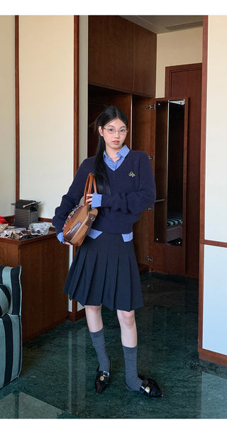 blue knitted bottoming shirt