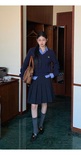 blue knitted bottoming shirt