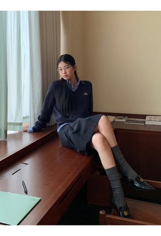blue knitted bottoming shirt