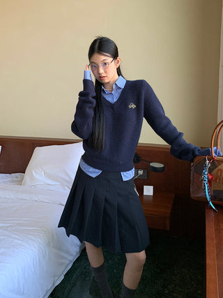 blue knitted bottoming shirt