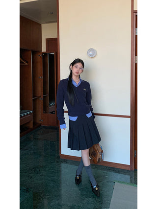 blue knitted bottoming shirt