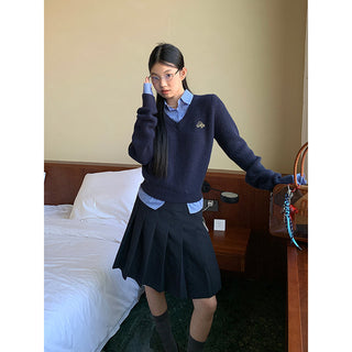 blue knitted bottoming shirt