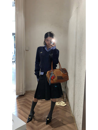 blue knitted bottoming shirt