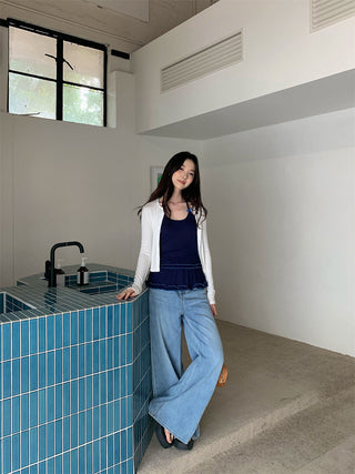 Drooping wide-leg jeans