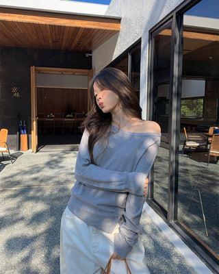 Off-shoulder loose tee