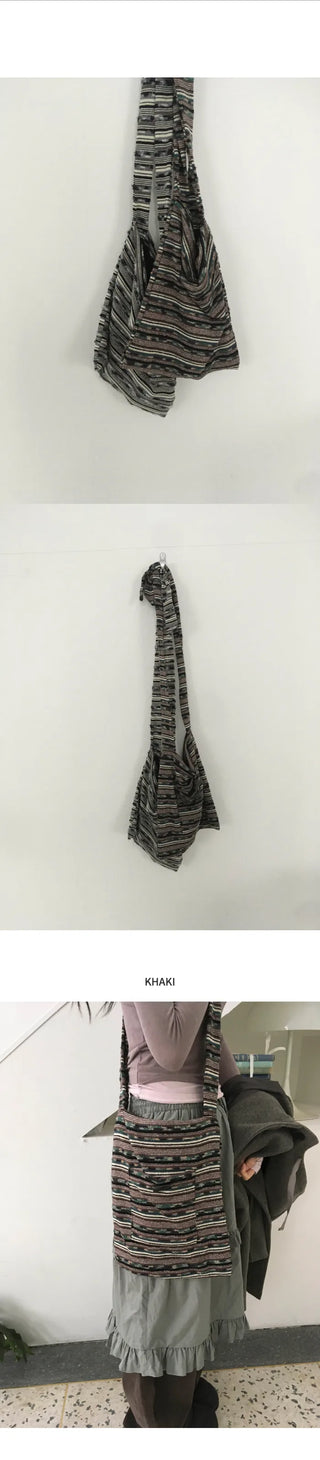 Knitted shoulder bag