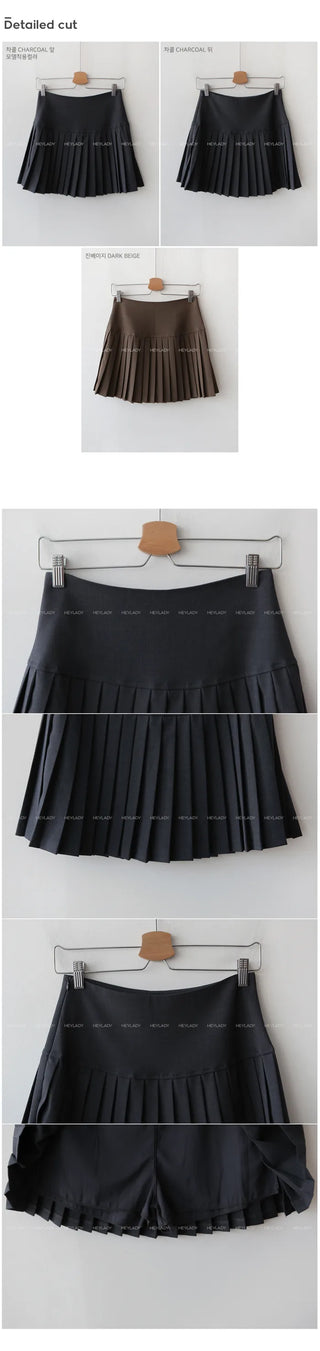 Girly pleated mini skirt
