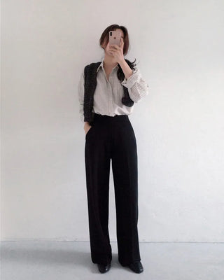 Stress-free! Comfortable wide-leg fleece-lined slacks that feel like training wear.