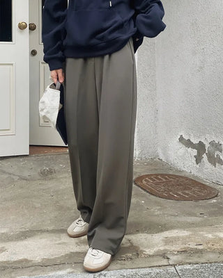 Stress-free! Comfortable wide-leg fleece-lined slacks that feel like training wear.