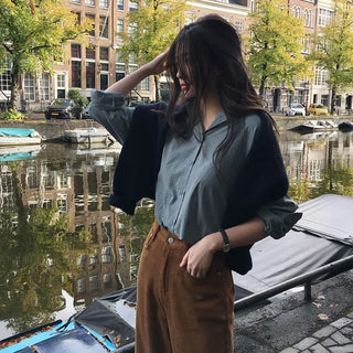 Thick round neck tone-down color knit cardigan