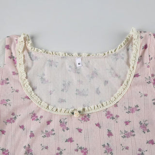 Short sleeve lace hem flower applique print textured crop top