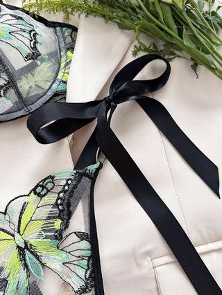 Sweetheart neck butterfly embroidery lingerie set