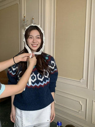Retro blooming round collar sweater