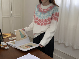 Contrasting colorful blooming round neck loose sweater