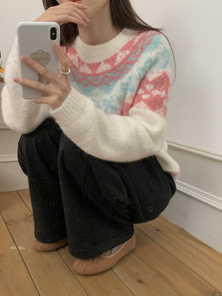 Contrasting colorful blooming round neck loose sweater