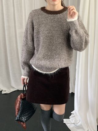Vontrasting color striped round neck sweater