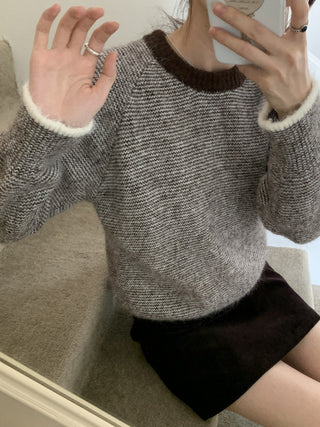 Vontrasting color striped round neck sweater