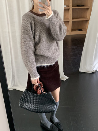 Vontrasting color striped round neck sweater
