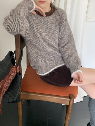 Vontrasting color striped round neck sweater