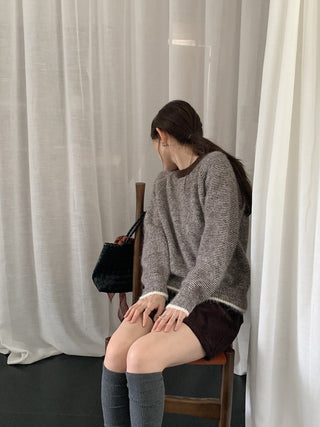 Vontrasting color striped round neck sweater