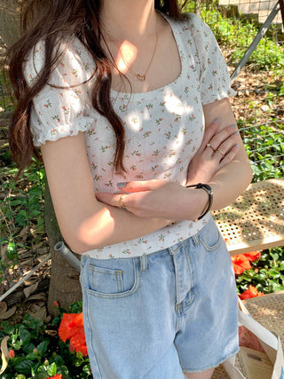 Small fresh flower bubble sleeve top