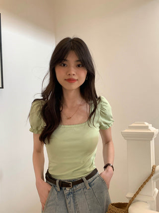 Small fresh flower bubble sleeve top