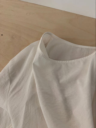 Round neck solid color waist lace top