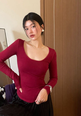 U -collar slim long sleeve top