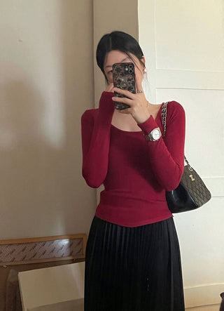 U -collar slim long sleeve top