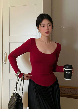 U -collar slim long sleeve top