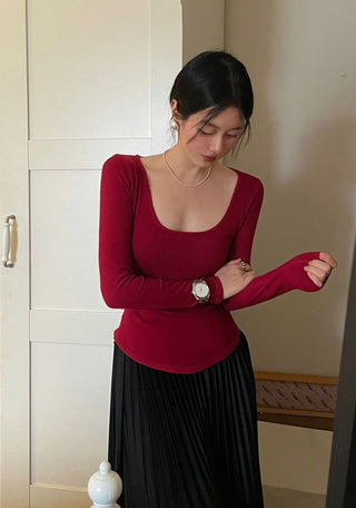 U -collar slim long sleeve top