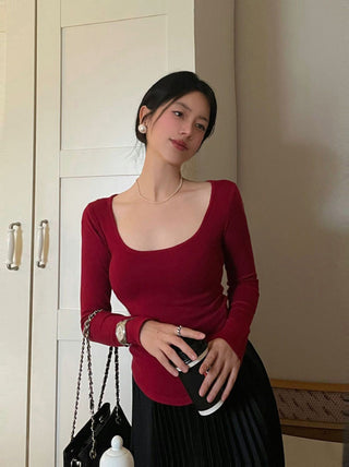 U -collar slim long sleeve top