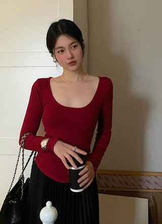 U -collar slim long sleeve top