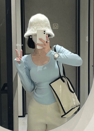 U -collar slim long sleeve top