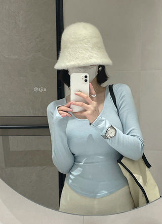 U -collar slim long sleeve top