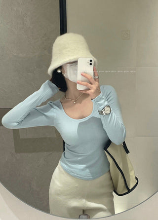 U -collar slim long sleeve top