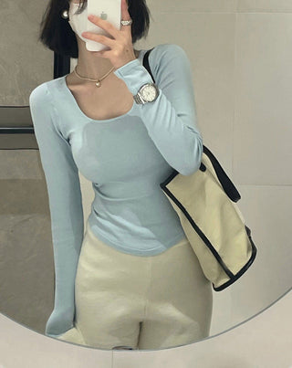 U -collar slim long sleeve top