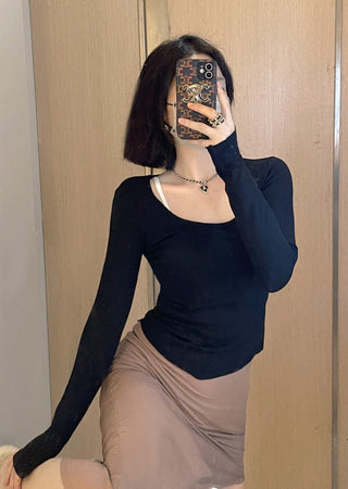 U -collar slim long sleeve top