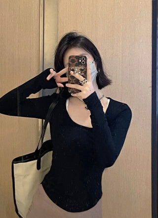 U -collar slim long sleeve top