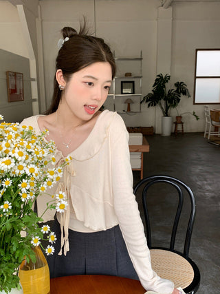 Lace lapel crop long-sleeved top