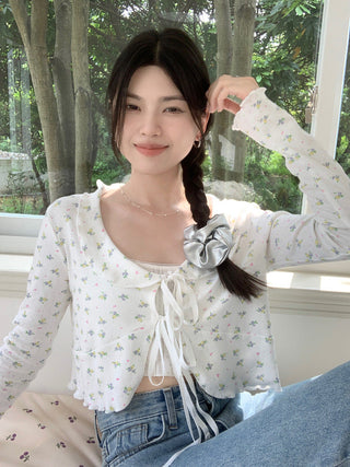 Lace lapel crop long-sleeved top