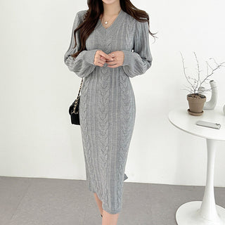 Retro V-neck cable knit long -sleeved dress