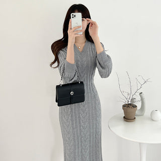 Retro V-neck cable knit long -sleeved dress