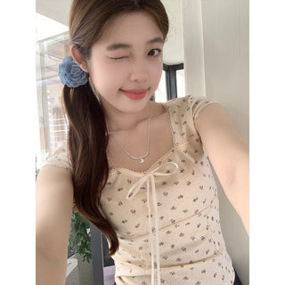 Sweet floral short-sleeved top