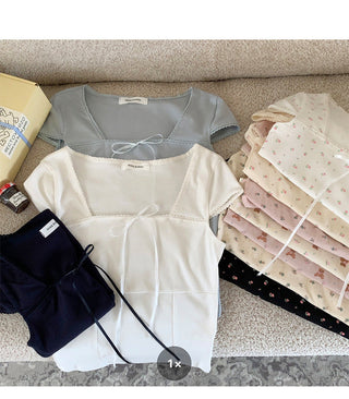 Sweet floral short-sleeved top